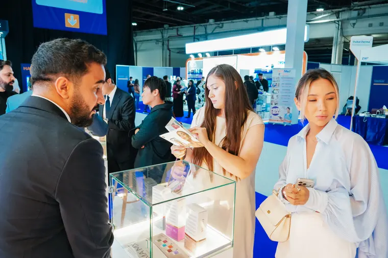 Guests from Japan discover the collection